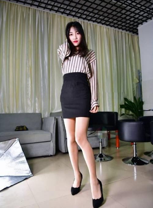 女神 衬衫搭配包臀裙,女神时尚气质满分,身材太赞!