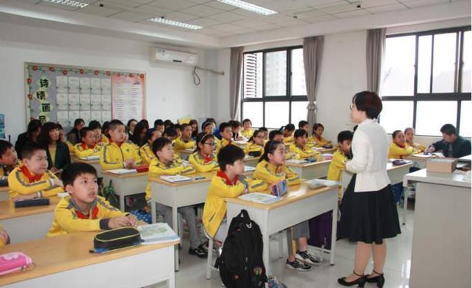 学生们|小学生作文《一见不钟情》，幽默形象获老师认可，表姐看了想打人