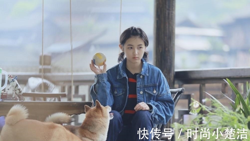 妹妹|張子楓童年“修鞋”視頻被扒,跪在地上邊哭邊修,觀眾:給點面子