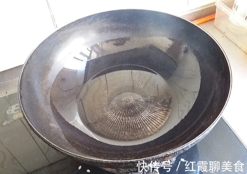 钓鱼|无论煎鱼或煎豆腐,直接用油煎就错了!多做1步,不粘锅不破皮