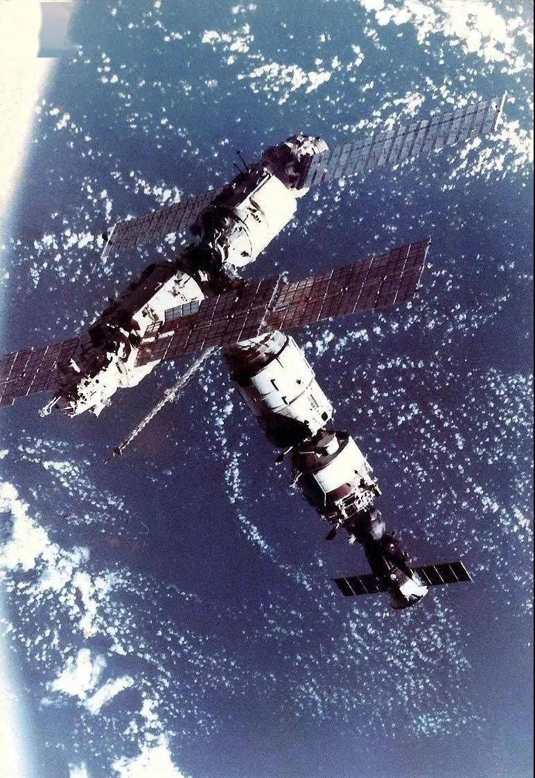 和平号空间站丨星空探索的先驱，逐梦太空的传奇