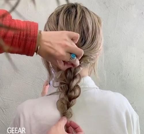 冬日造型不想长发披肩这么累赘?3款特色低马尾马上学起来!