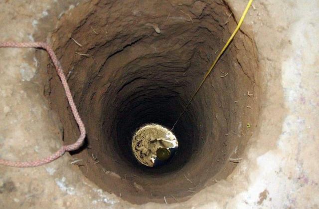 古墓|亚父范增墓发掘过程中，考古队发现一盗洞，专家看后：盗墓贼太傻