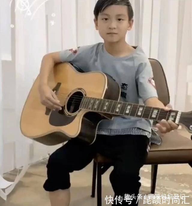 地铁|宝爸和5岁女儿等地铁照火了,好教养藏不住,这才是高级别的炫富