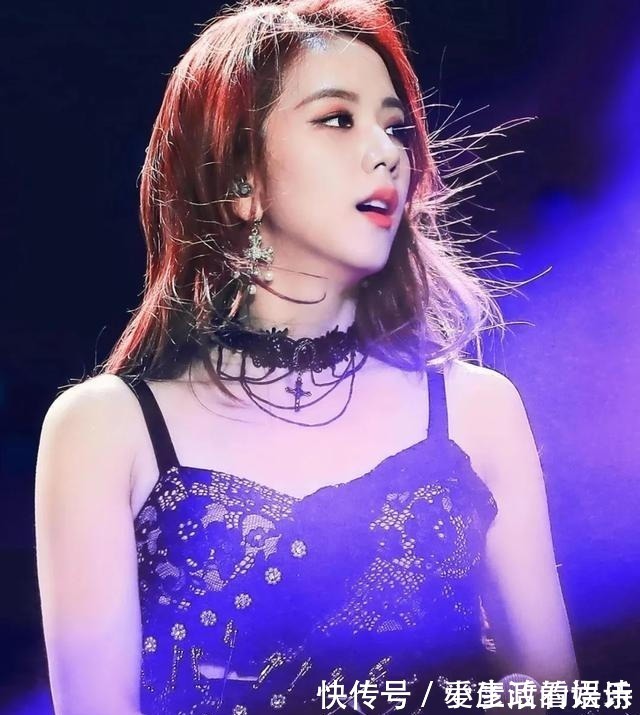 青木 别再染“挂耳染”了!今年秋天流行“奶茶发”,时髦减龄又气质