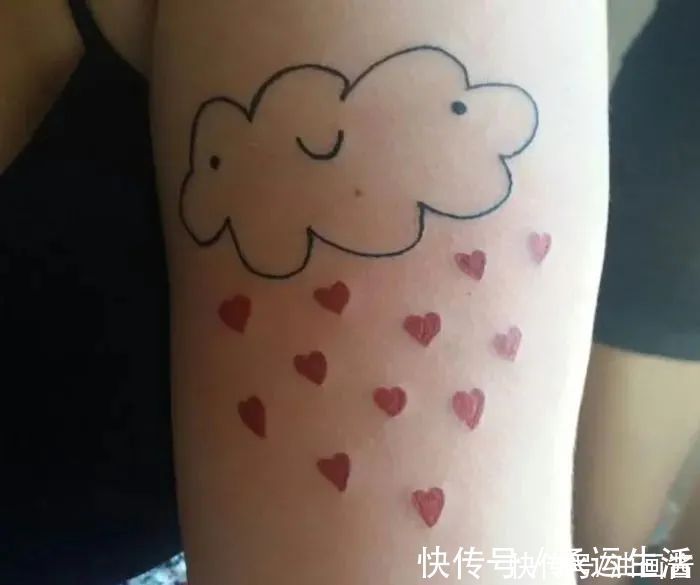 纹身师!不会画画的纹身师,纹出歪扭的小纹身,生涩俏皮让人忍俊不禁