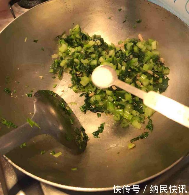 便秘|这菜被称“头号泻药”,口臭严重要经常吃,便秘问题也会悄悄溜掉