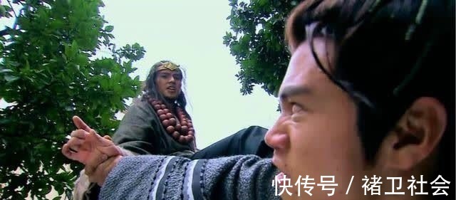 孔明!宋江表演六十四招棍法,孔明孔亮十分钦佩,旁观的武松怎样评价?