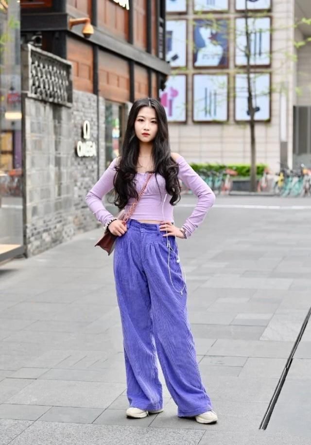 简约风格装扮你自然的美感，阔腿裤秀出高端立体的气质感