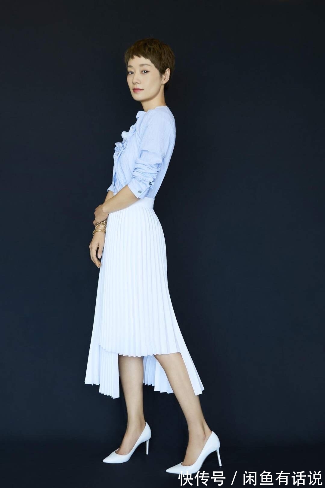 皮裙|马伊琍瘦了就任性,这么紧身的皮裙也敢穿,“挤”太满看着不太美