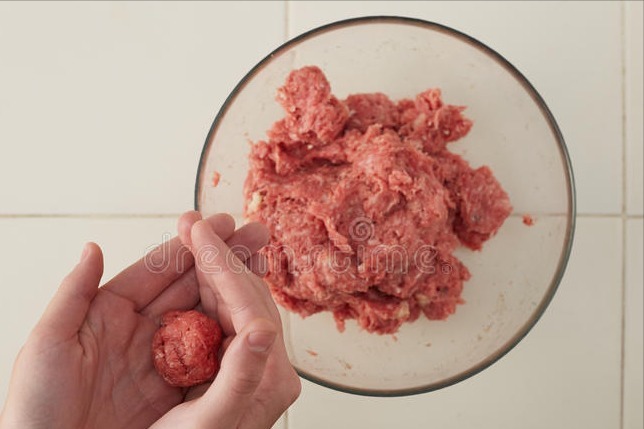 炸肉丸,别只会放面粉了,多放这3样,丸子外酥里软,凉了也不硬