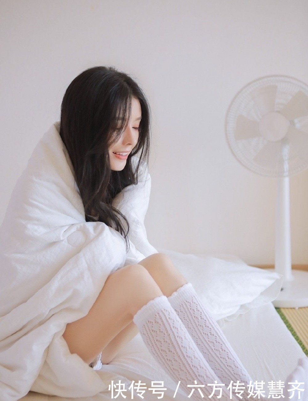 清新白净的长发美女