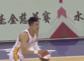 起跳|搞笑！球迷提問最喜歡什么動作？郭艾倫：三分線起跳胯下扣籃