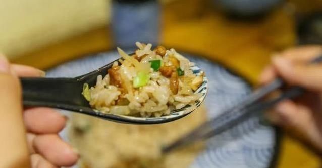 进店|大叔自创“拳头”小吃,进店先接老板一拳,网友专治选择困难症