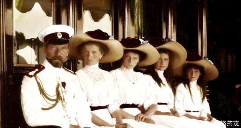尼古拉二世|末代沙皇全家珍贵照片,皇后美丽动人,四位公主更加迷人