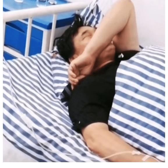 这是个炒作高手!腰疼却在家搬砖,推掉十几万演出费只为回家秋收