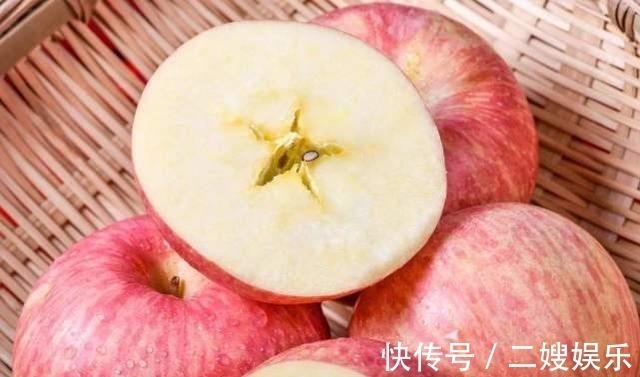 苹果皮|“一天一苹果,医生远离我”,可吃生苹果还是熟苹果,老人要吃对