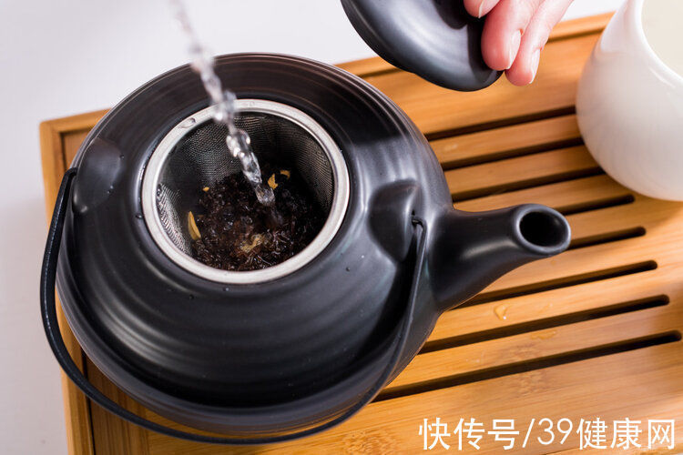 研究人员|喝茶不养生,还可能“养癌”?50万国人研究:喝茶与多种癌症有关