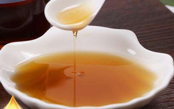 大姨养君子兰，天热挖坑埋点''它''，自带果香，侧芽蹭蹭窜