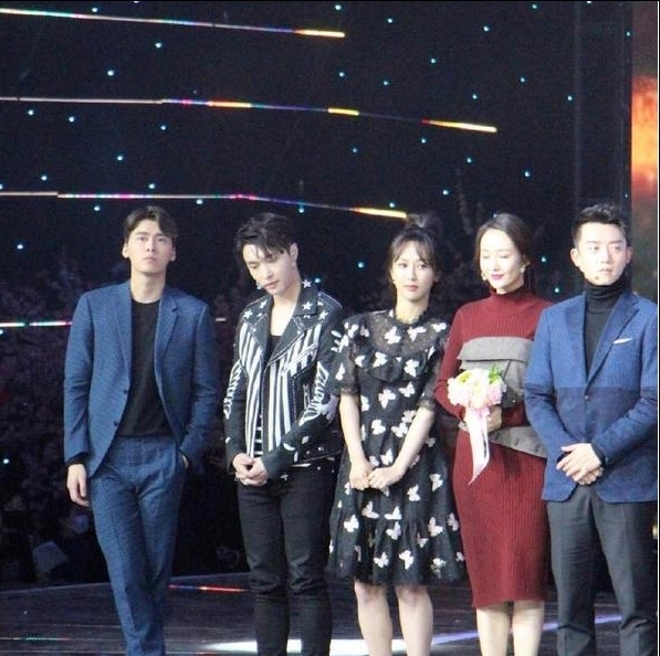 张艺兴 杨紫自爆参加《向往的生活》后,张艺兴经常去她店里吃饭,超无语