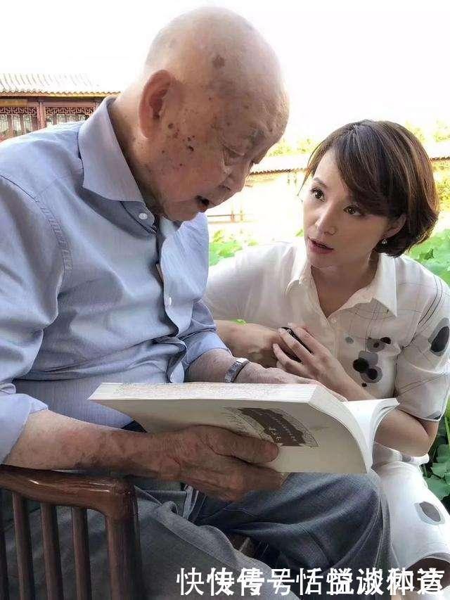 黄永玉|22岁娶将军女儿,73年独宠她一人,95岁的他一幅画卖6325万