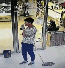 |搞笑GIF趣图：新来的小老弟，居然有这刀功