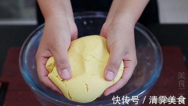 做法|玉米面超好吃的做法，是老一辈都会的手艺，松软清甜，从里香到外