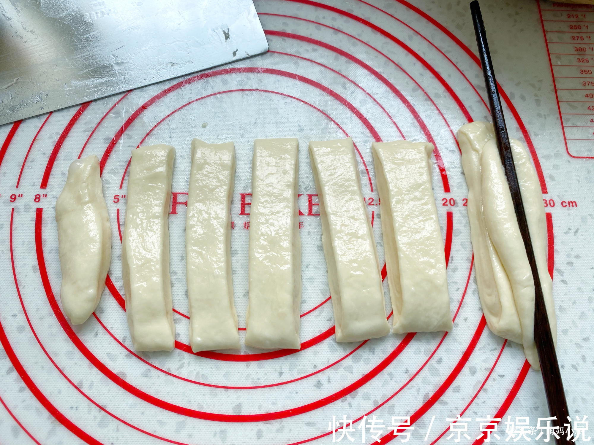 想吃油条别再买了,在家自己做好吃又卫生,个个空心又酥脆