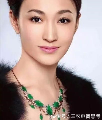 有色&李小冉戴翡翠温婉娴静、典雅大方!翡翠作为饰品究竟能有多优秀!