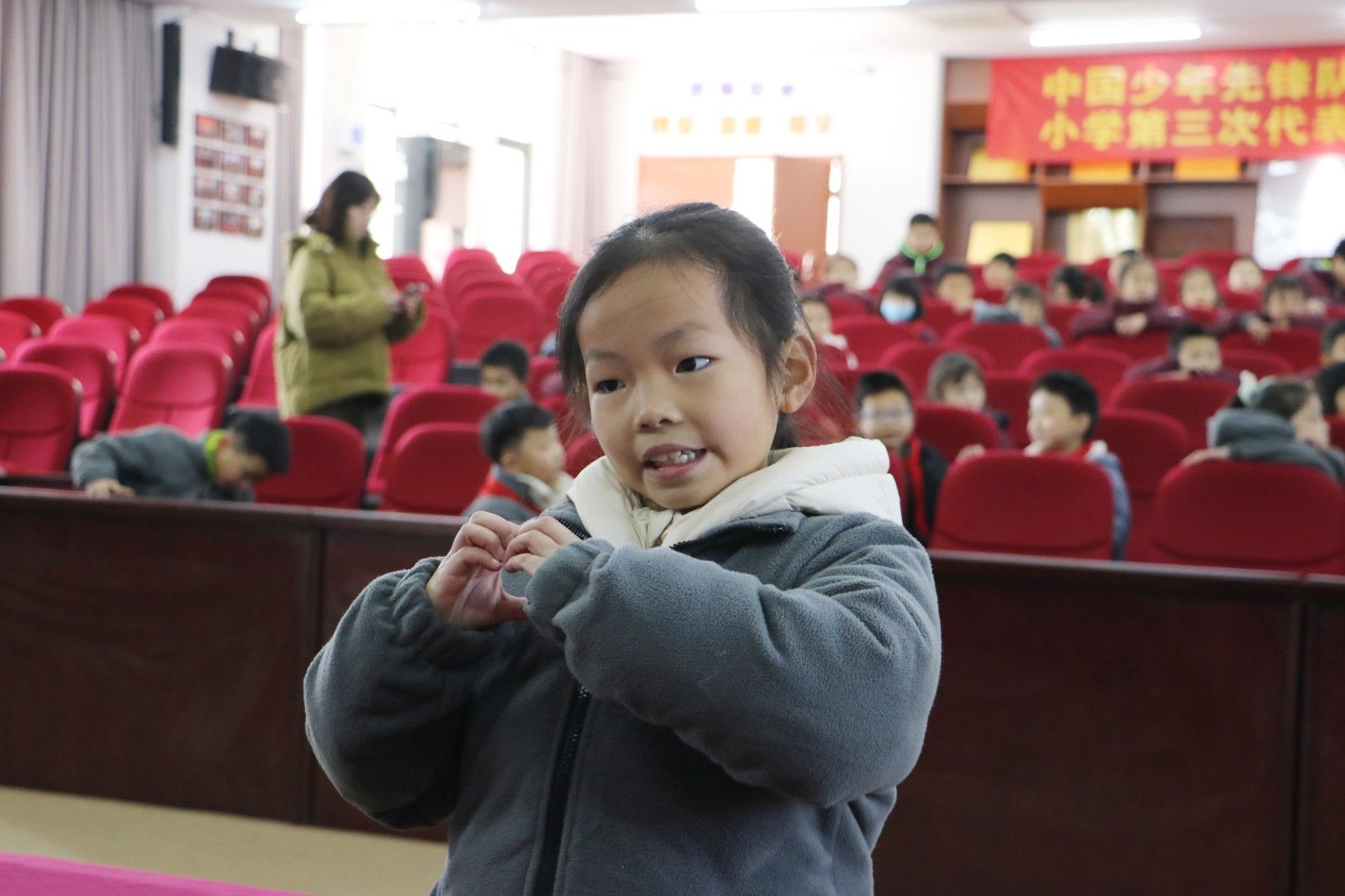 孩子们|冬日里的灿烂阳光！良渚杭行路小学蓝媒小记者海选温暖来袭