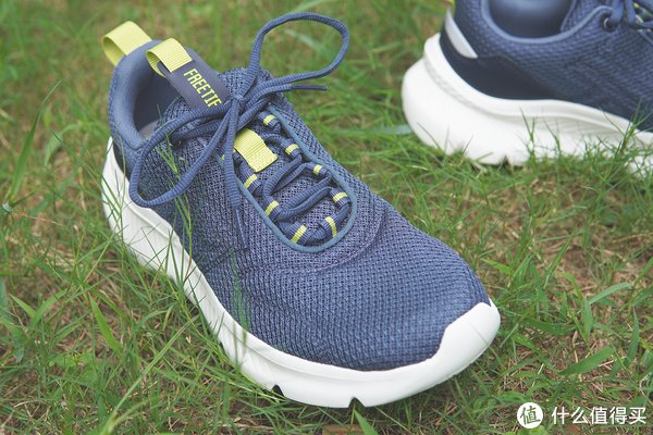 鞋底|跑起来不用太贵的装备，初跑者的入门选择——FREETIE城市轻跑鞋2