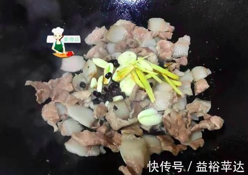 入冬后,最馋这道菜,比回锅肉还香,每回炒一盘,一锅米饭不够吃