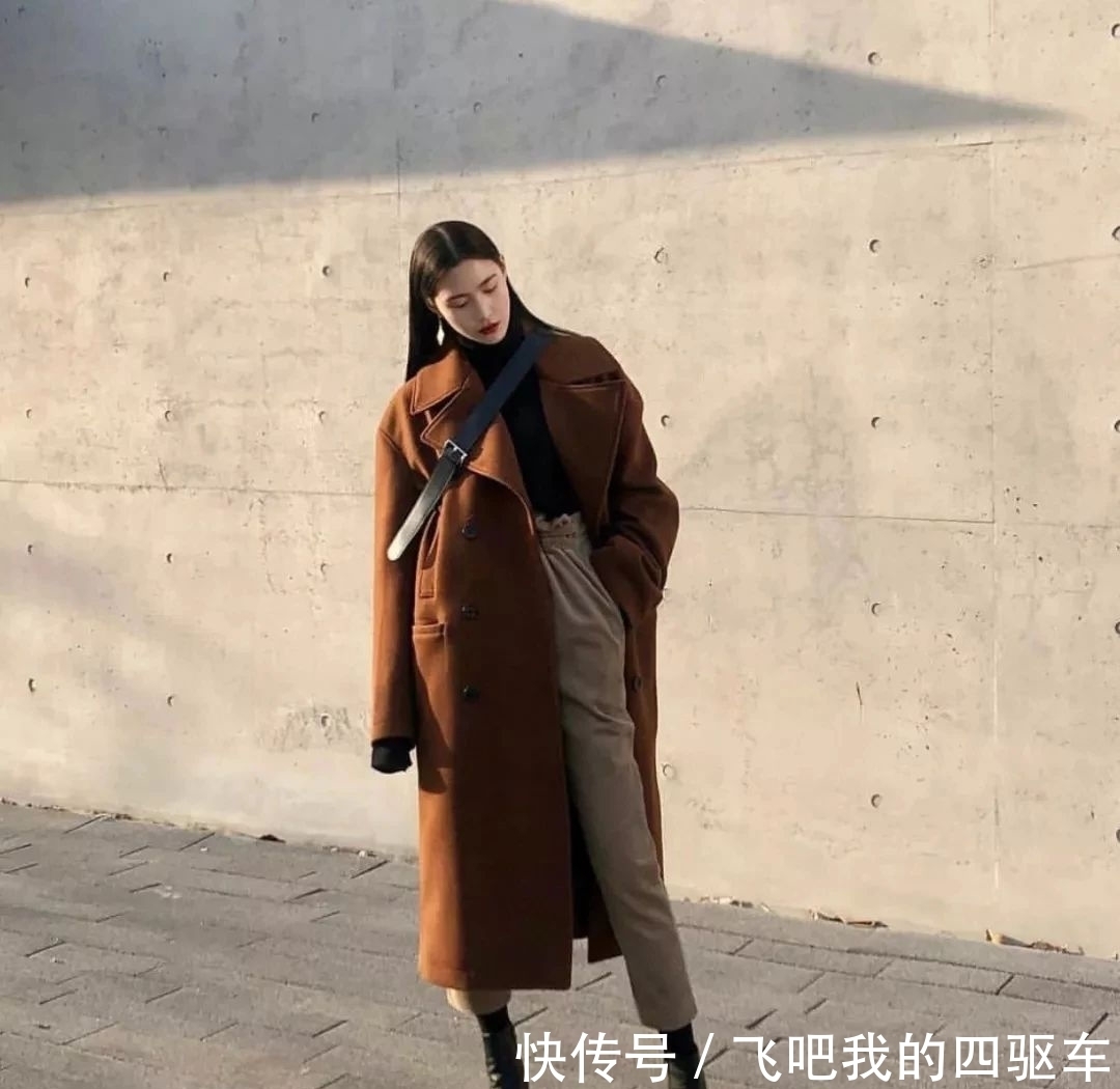 开工大吉高级穿搭!长款格纹大衣+阔腿裤霸气抢镜,帅得不可方物
