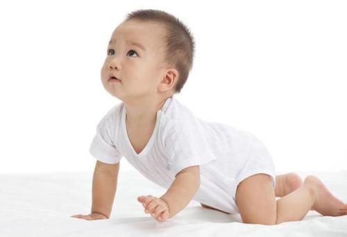 地板块|宝爸妈必备:0-22个月宝宝『大动作能力训练』清单