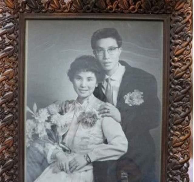 一组“失败结婚照”走红,每张都有“亮点”,看你能憋笑到第几张