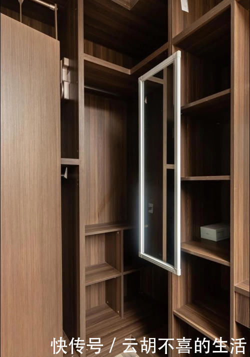 转角|小卧室转角1㎡，装个步入式大柜子，能装又美观，不比衣帽间差！