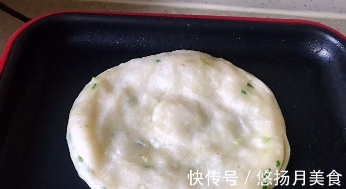 外婆做好吃的油饼，柔软有嚼劲，鼓大泡层次多！