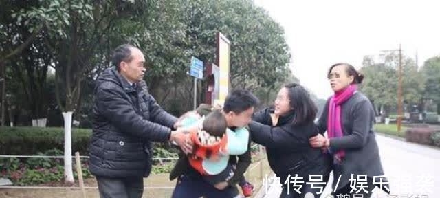 孩子|女儿被拐六年“突然”回家,亲朋好友前来祝贺,宝爸回屋偷偷报警