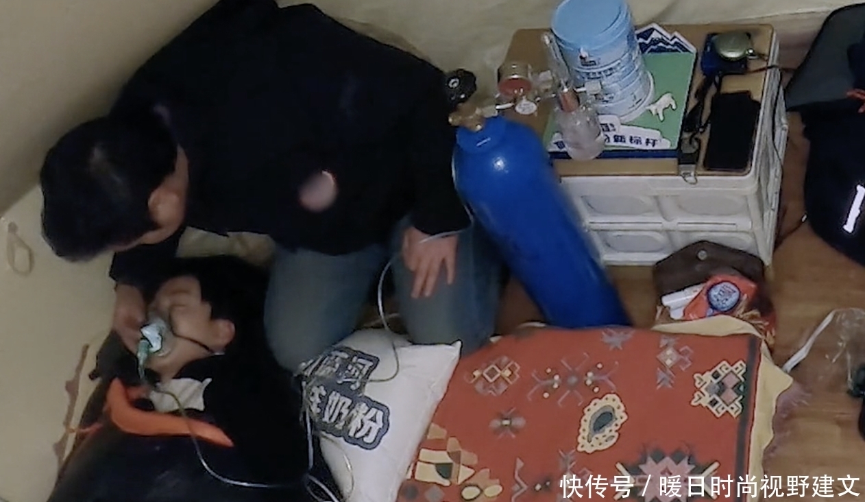 《恰好是少年》开播,王俊凯高反,王源、千玺纷纷发博关心