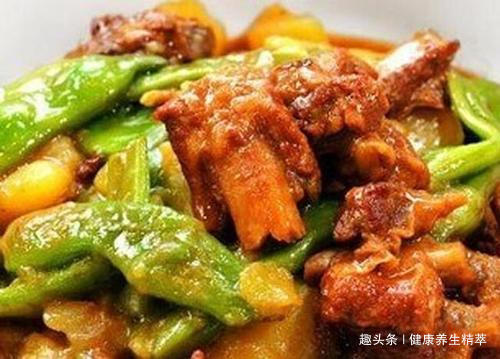 暑湿伤|秋天的豆角好吃不贵,如此做香又下饭又暖胃,多给孩子吃