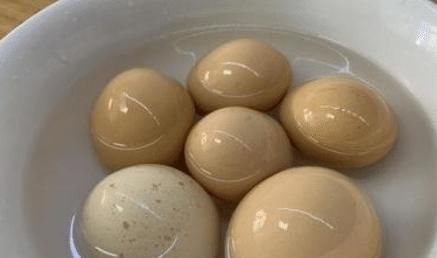 保存鸡蛋放冰箱就错了!老农教你2个土方法,放再久不变质,实用