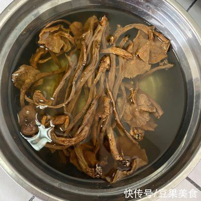 十三香|把全家人征服的重庆鸡公煲(五香版),好吃到过分