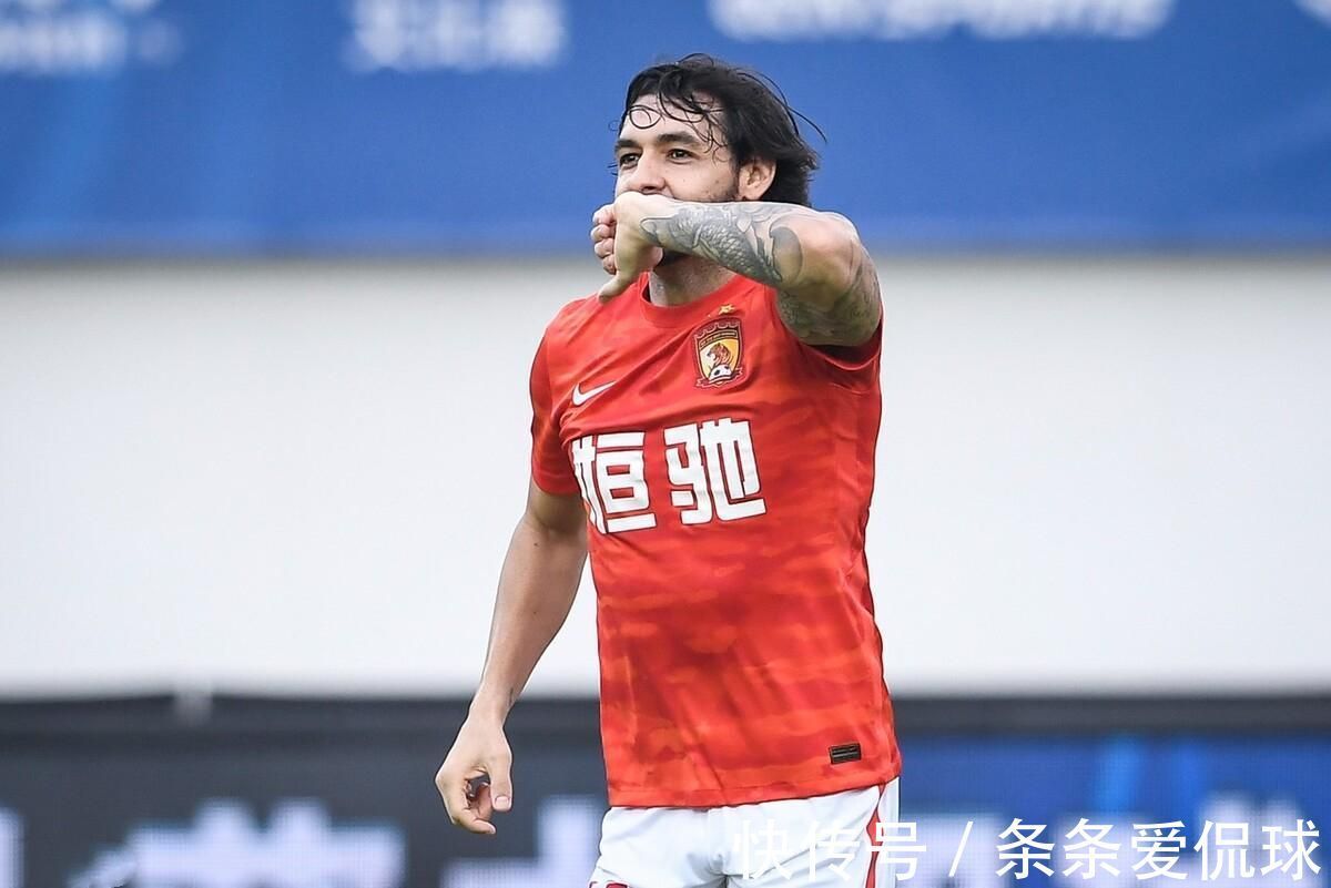 中国足球|中超3消息!金哨执法巅峰战,申花放弃回避条款,高拉特被哄抢