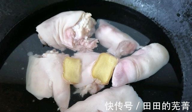 香糯|超级营养餐莲藕炖猪蹄，口感香糯，咸香味美，满满的胶原蛋白！