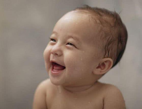 宝妈|宝宝一些动作出现的早,不仅身体棒,而且智商高,来了解一下