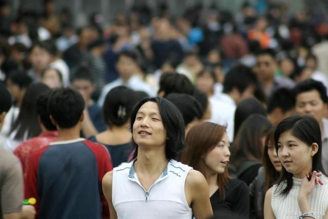 京东|京东招001号快递员,刘强东允诺干满5年买房,如今状况让人惊讶