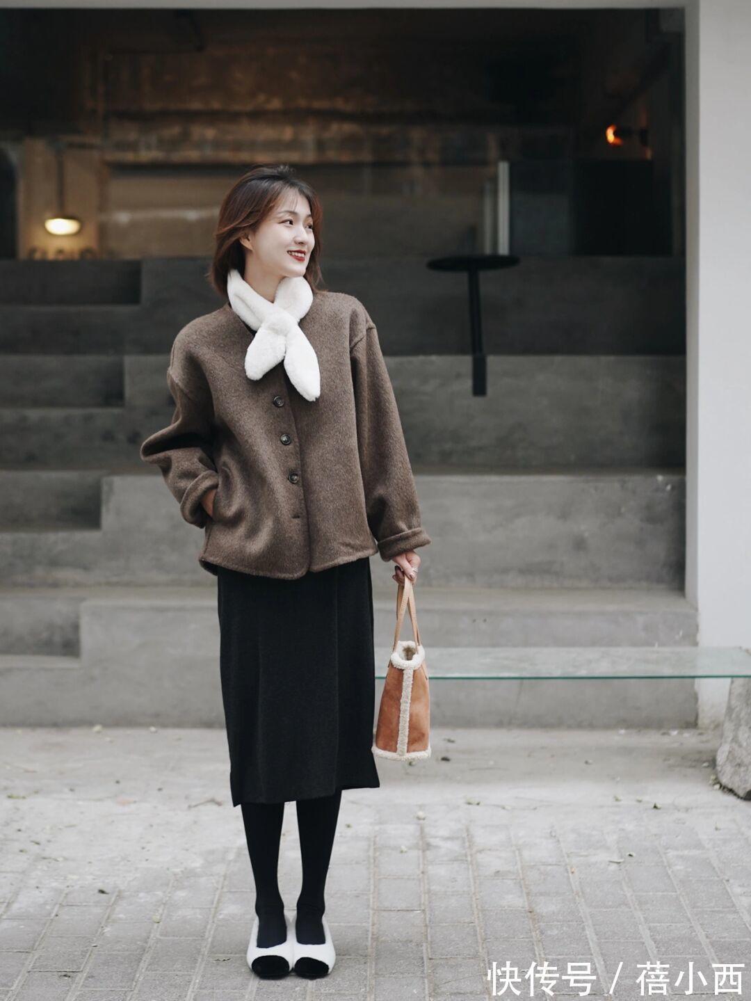 脖颈 “短大衣”才是小个子女生的冬日必备,配半身裙、裤子优雅又高级