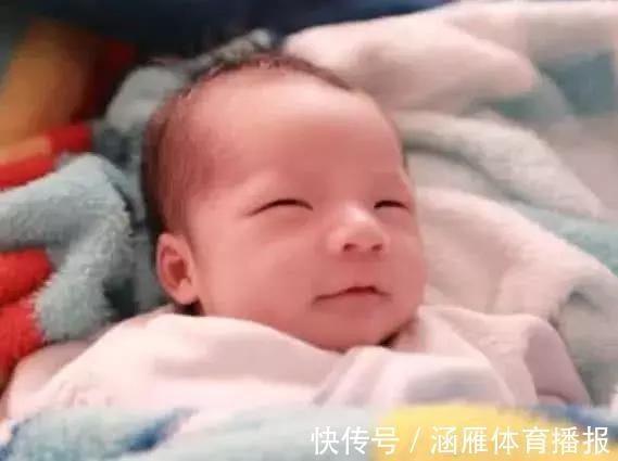 动作|宝宝一些动作出现的早,不仅身体棒,而且智商高,来了解一下