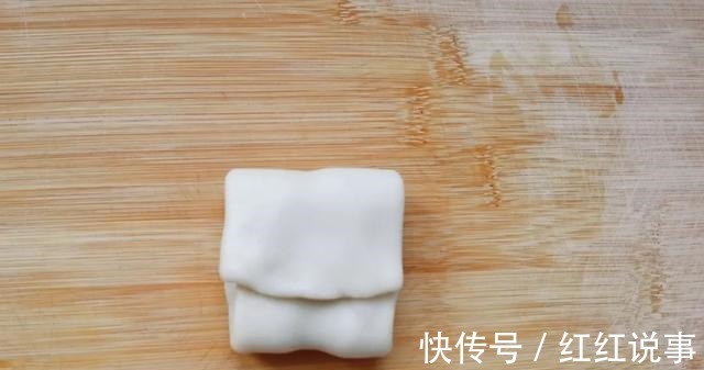 酥皮月饼|中秋来点不一样的，五彩月饼颜值高，酥软不腻味道好！