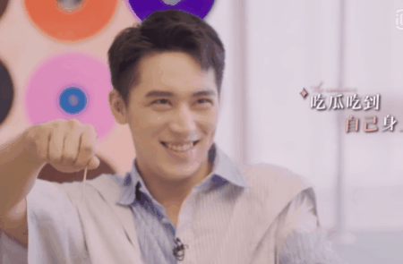 郎朗|《恋恋剧中人》：两对“情侣”折射三大恋爱问题，这综艺发人深省